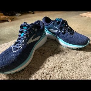Brooks Ghost11 Running  size 10.5M-fits like 10M